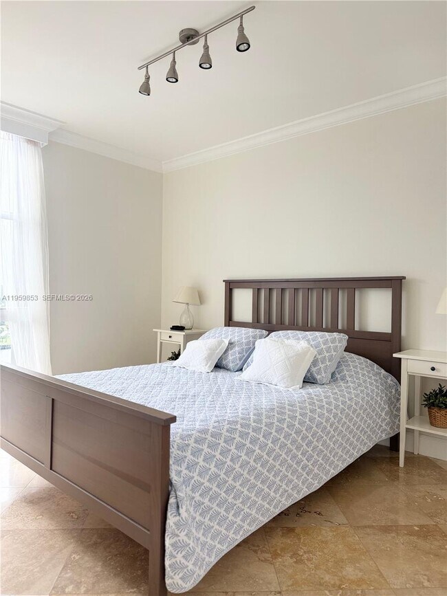 Building Photo - 3675 N Country Club Dr