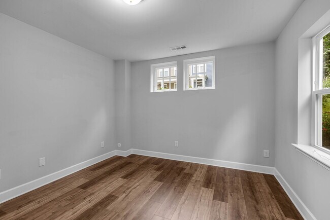 Building Photo - 300 Kara Ln