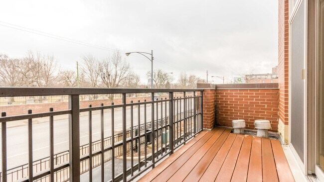Building Photo - 4113 N Southport Ave