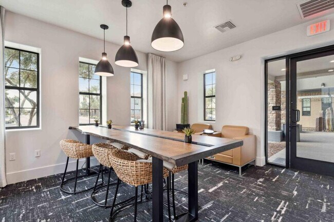 Building Photo - 800 W Willis Rd