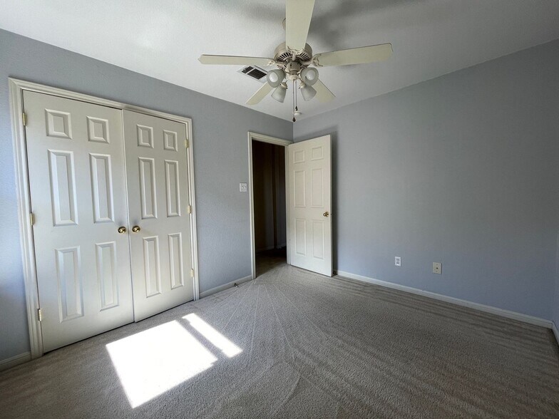 Building Photo - 6100 Alexus Dr