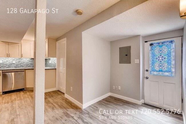 Building Photo - 128 Galapago St