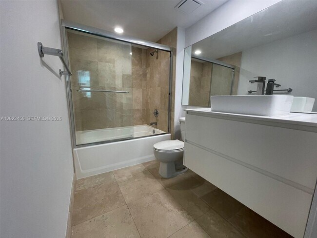 Building Photo - 1155 Brickell Bay Dr