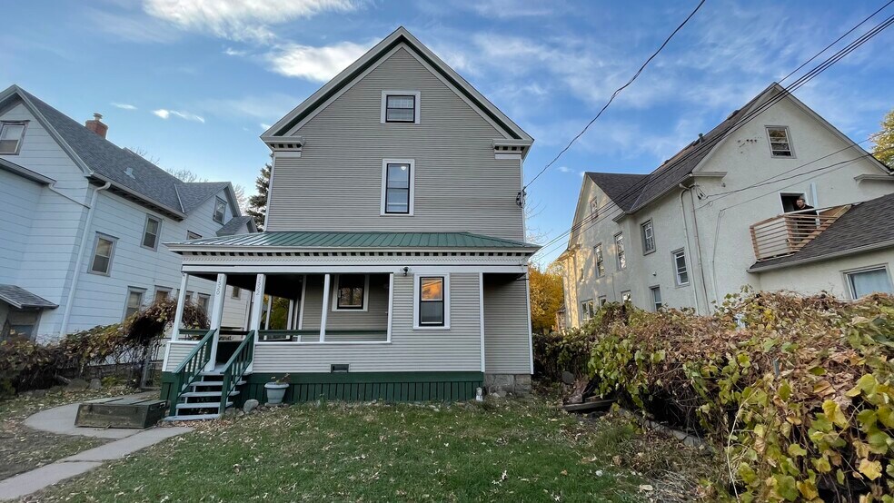 Primary Photo - 1522 Fremont Ave N