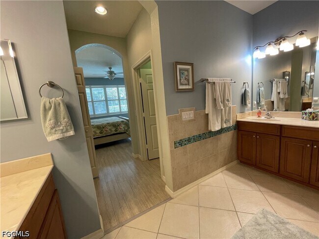 Building Photo - 10630 Camarelle Cir