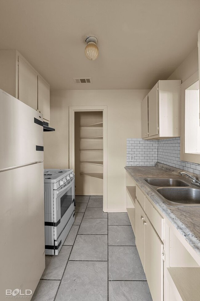 Building Photo - 2617 Waggoner Ave