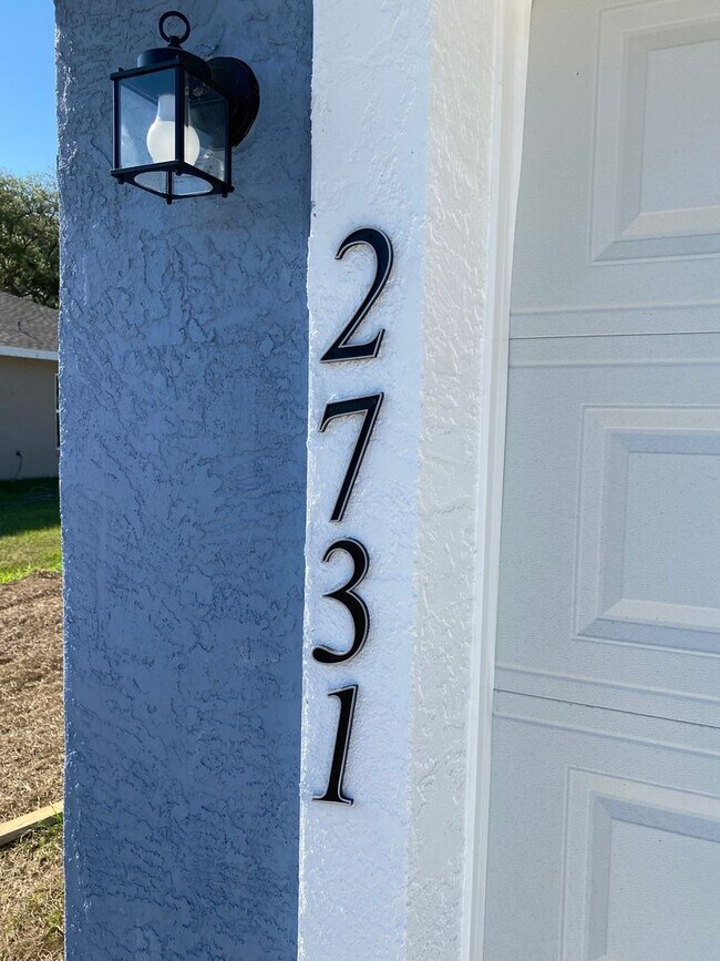 Building Photo - Custom Home - Desirable SW Ocala neighborhood 3/2/2 ** Wont Last**