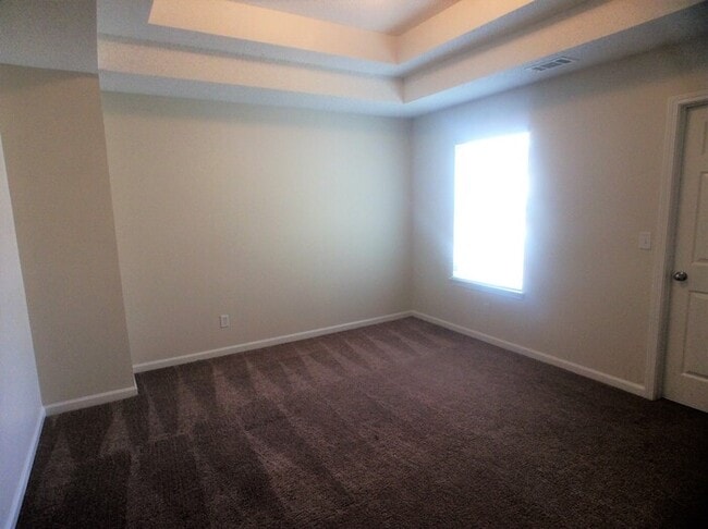 Building Photo - 1894 Roble Dr