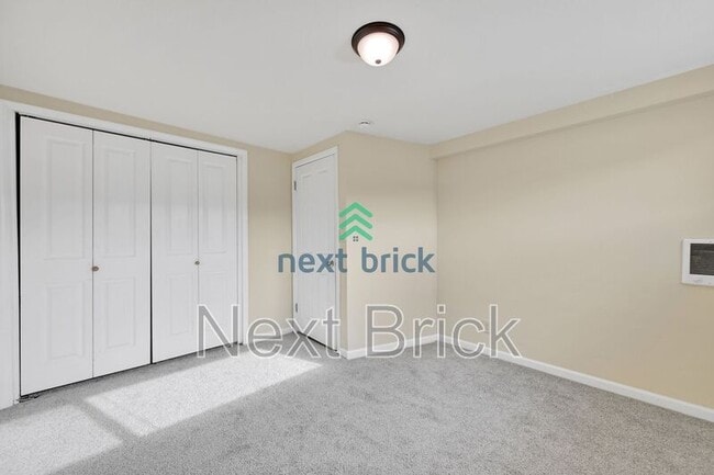 Building Photo - 701 S Kenyon St