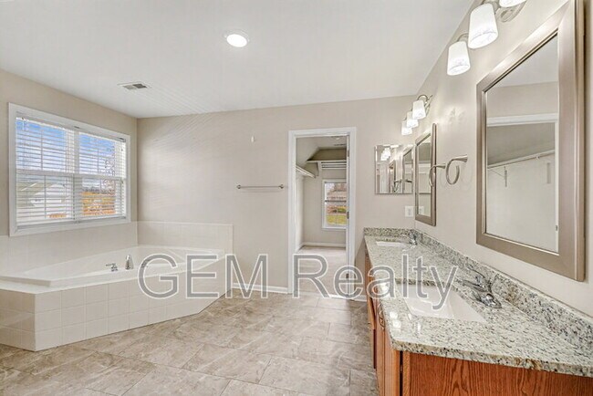 Building Photo - 9 Gallery Rd