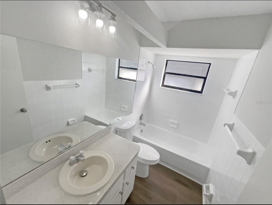 Building Photo - 7846 Cayuga Dr