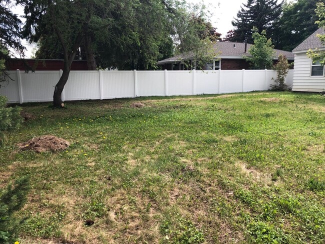 Building Photo - Newly updated 2 bedroom in excellent location!!