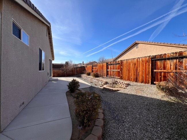Building Photo - Single-level 3 bedroom, 2-bathroom home in Dayton, NV