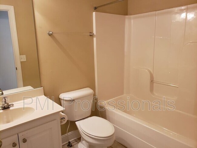 Building Photo - 112 Annadel Ct