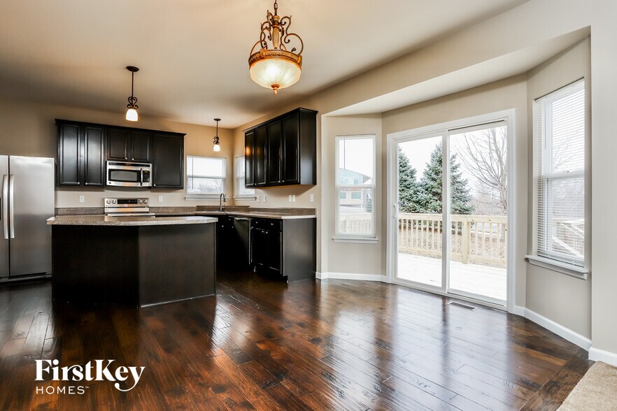 Building Photo - 700 Phoenix Way