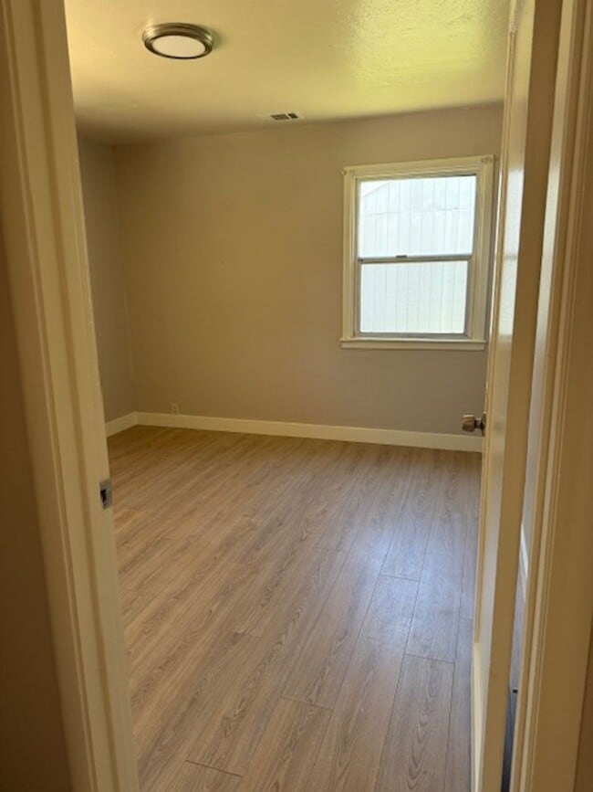 Building Photo - 2324 Edison Ave