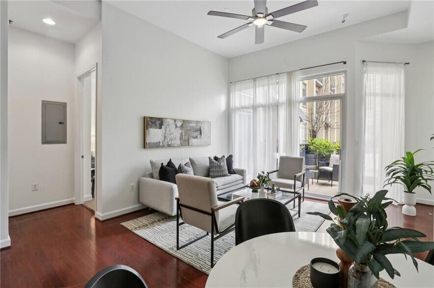 Building Photo - 711 Cosmopolitan Dr NE