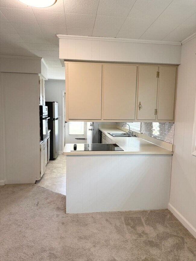 Building Photo - Charming Move-In Ready Home with Bonus Space & Spacious Yard!