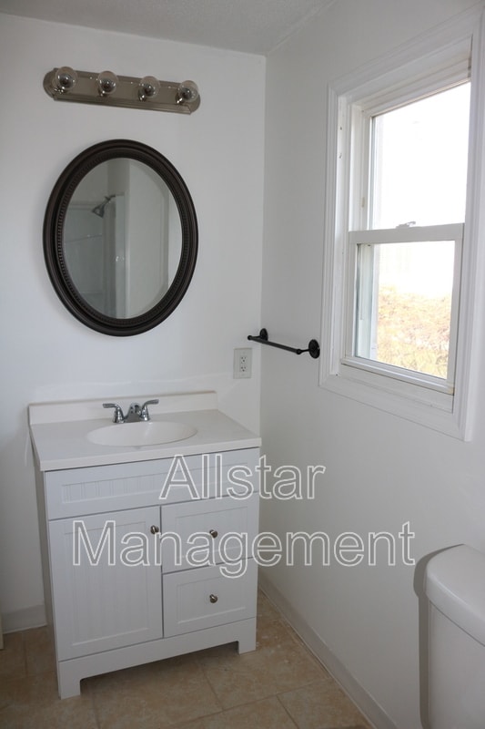 Building Photo - 958 Quentin Rd