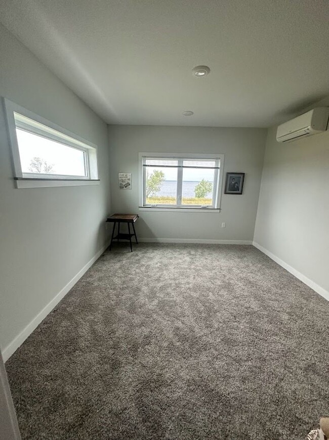 Building Photo - LAKE VIEW- 3 Bedroom Condo