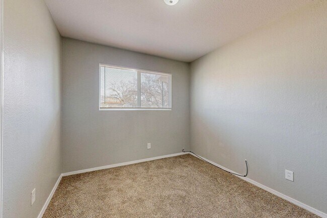 Building Photo - NE Mid-Century Modern 3 Badroom 1.5 Bath with garage