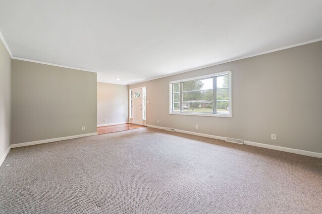 Building Photo - Beautiful 3-Bedroom Ranch Style Family Home with LARGE Fenced in Yard!