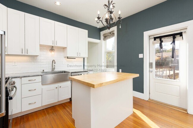 Building Photo - Stunning 3 Bedroom House in The Old North End