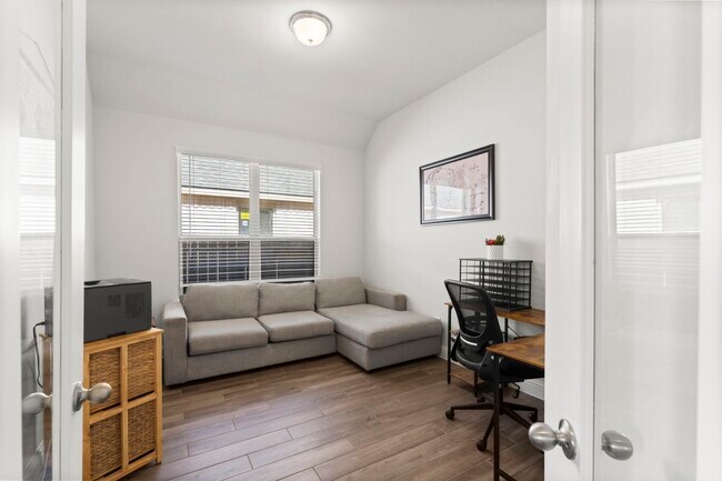 Building Photo - 15949 Hayes Mkt Lp