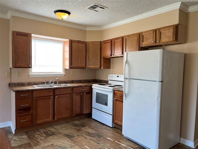 Building Photo - 4230 Fairwood Dr