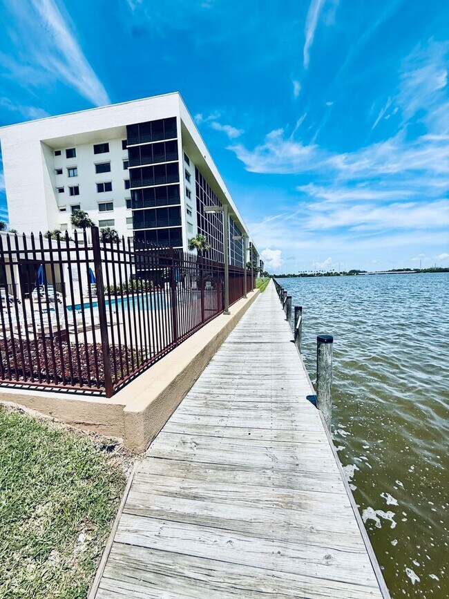 Building Photo - 250 S Sykes Creek Pkwy