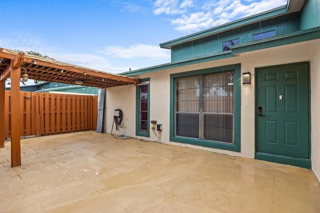 Building Photo - 1100 Manor Dr