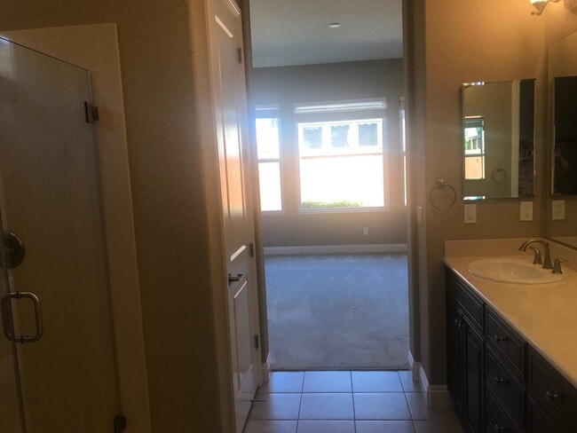 Building Photo - Charming 2 Bed 2 Bath - Trilogy at The Vineyards