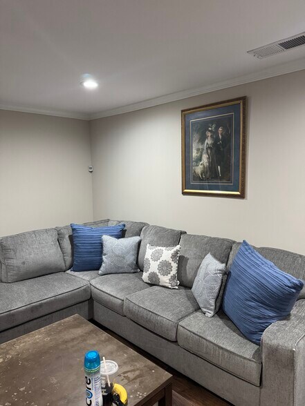 Building Photo - 2312 Azalea Dr