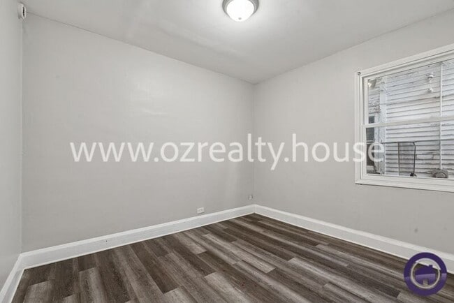 Building Photo - 2824 Chestnut St