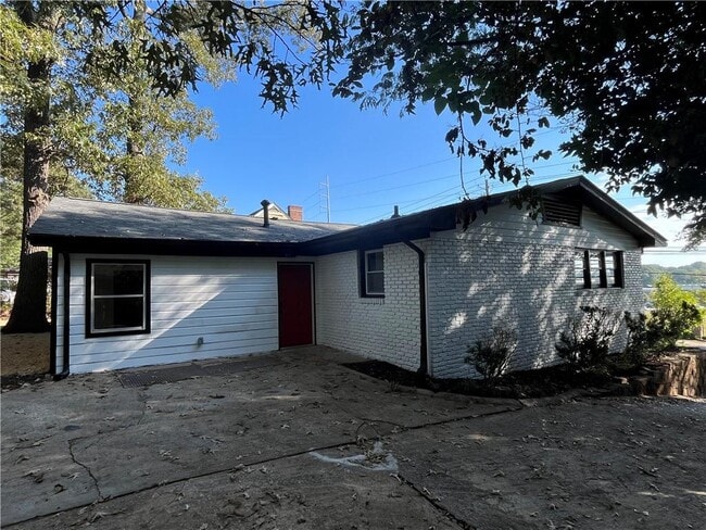 Building Photo - 1645 Metropolitan Pkwy SW