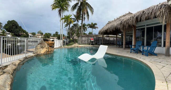 Building Photo - 5911 NE 15th Ave