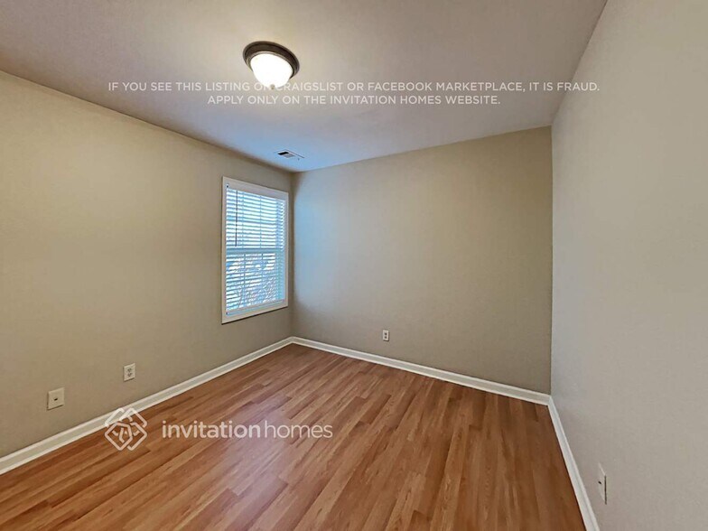 Building Photo - 325 Providence Rd