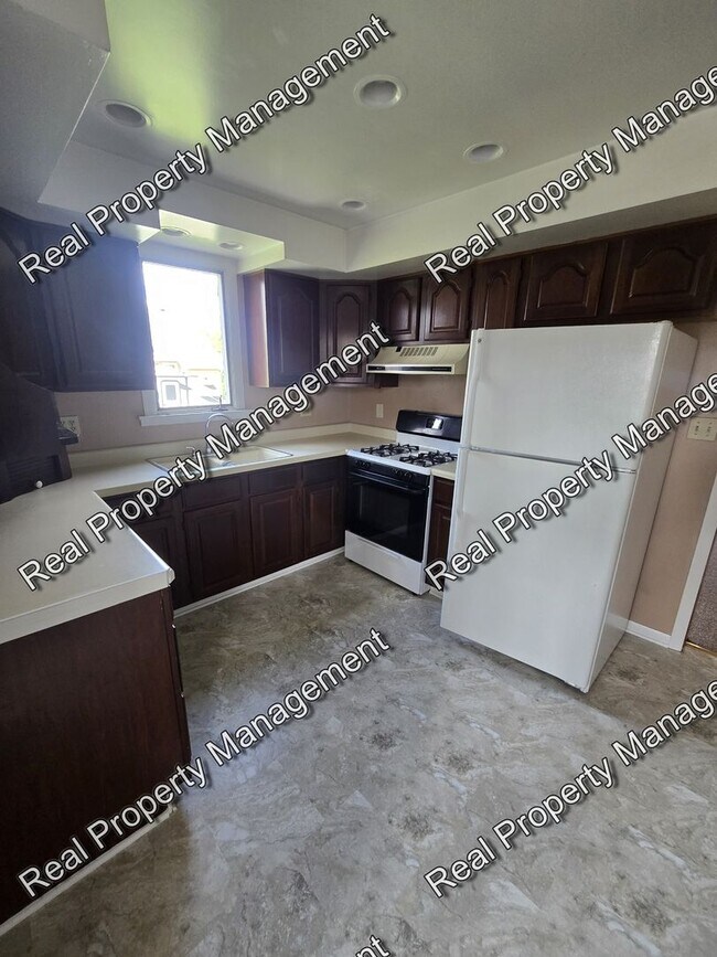 Building Photo - Fantastic 1 Bedroom Apartment