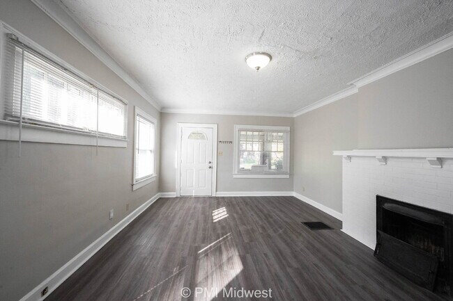 Building Photo - "Charming 3 Bedroom with Hardwood Floors i...