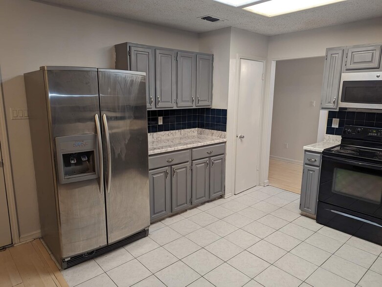 Building Photo - 7322 Park West Dr