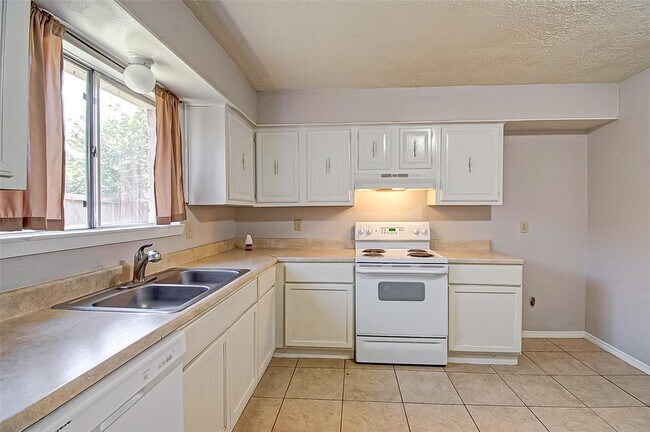 Building Photo - 11203 Doric Ct