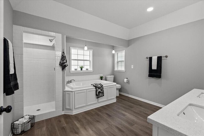 Building Photo - 401 Paradise Dr