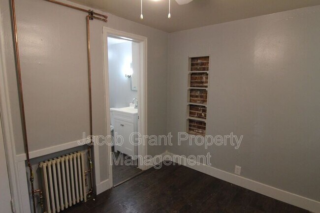 Building Photo - 605 S 7th Ave