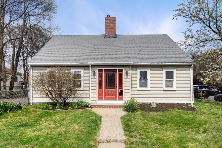 Primary Photo - 306 Riverside Ave
