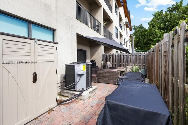 Building Photo - 7805 NW 104th Ave