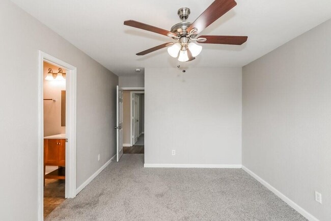 Building Photo - 7423 Village Lake Dr