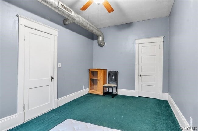 Building Photo - 946 Main St