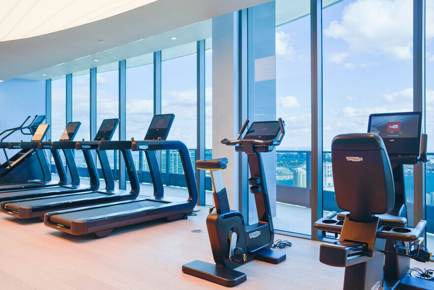 Building Photo - 1000 Brickell Plz