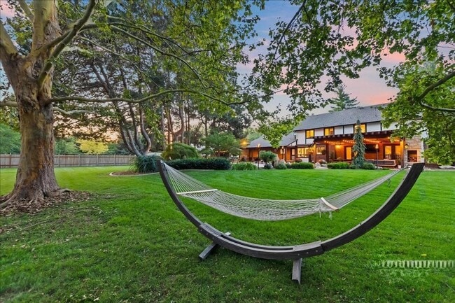 Building Photo - Luxury 5-Bedroom Home with Pool, Hot Tub &...
