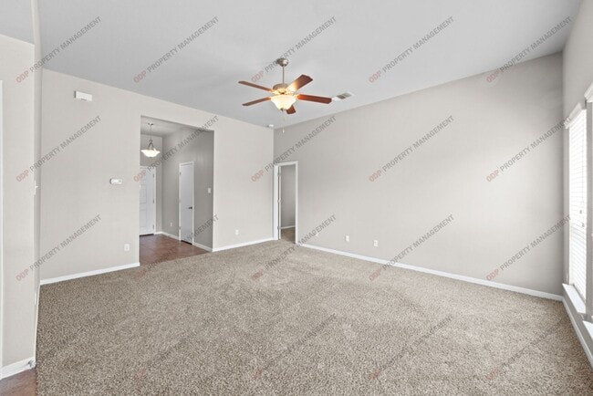 Building Photo - 1115 Roanoke Dr